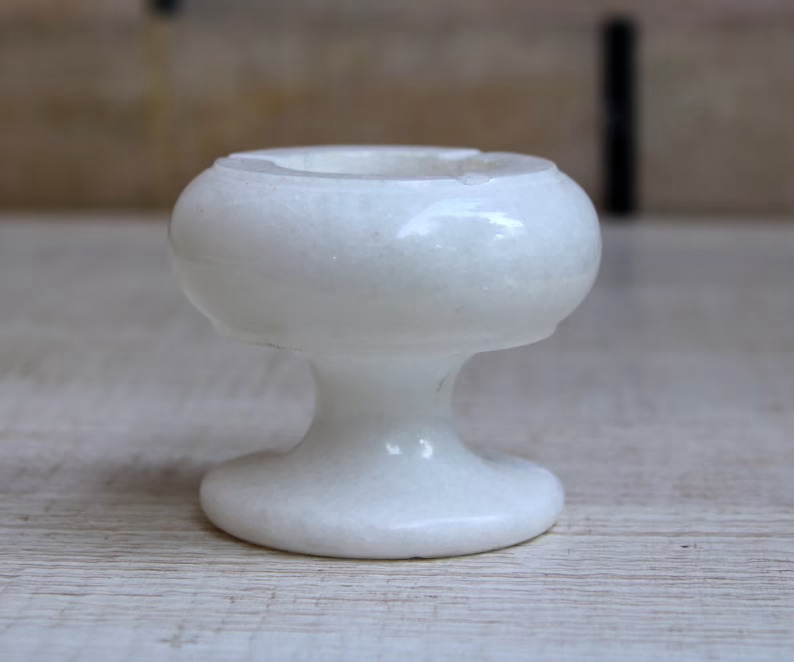 white-marble-astray-with-stand